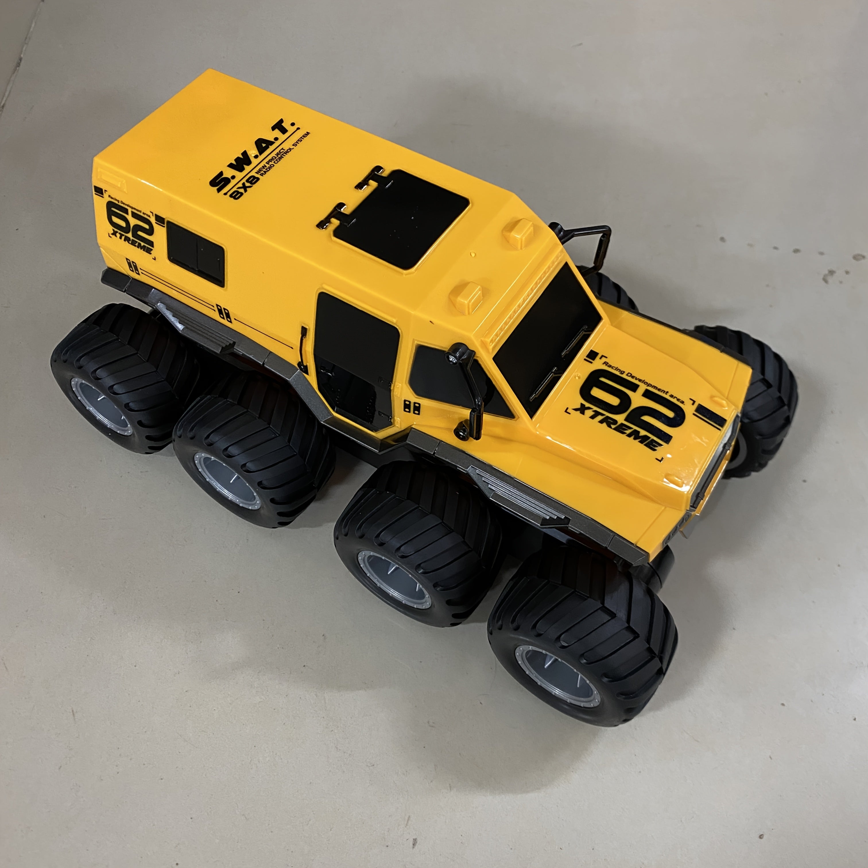 Four motor, eight wheel drive, eight wheeled off-road armored climbing remote control vehicle, amphibious, oversized body, strong power, Christmas, Halloween, Thanksgiving