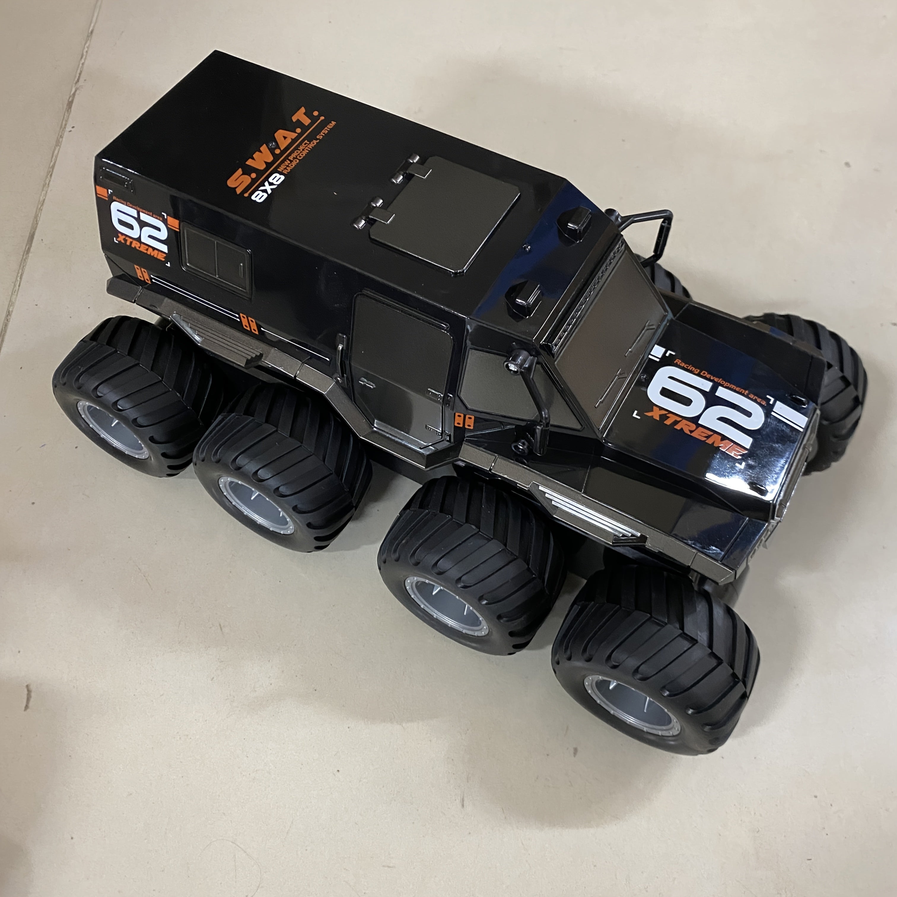 Four motor, eight wheel drive, eight wheeled off-road armored climbing remote control vehicle, amphibious, oversized body, strong power, Christmas, Halloween, Thanksgiving